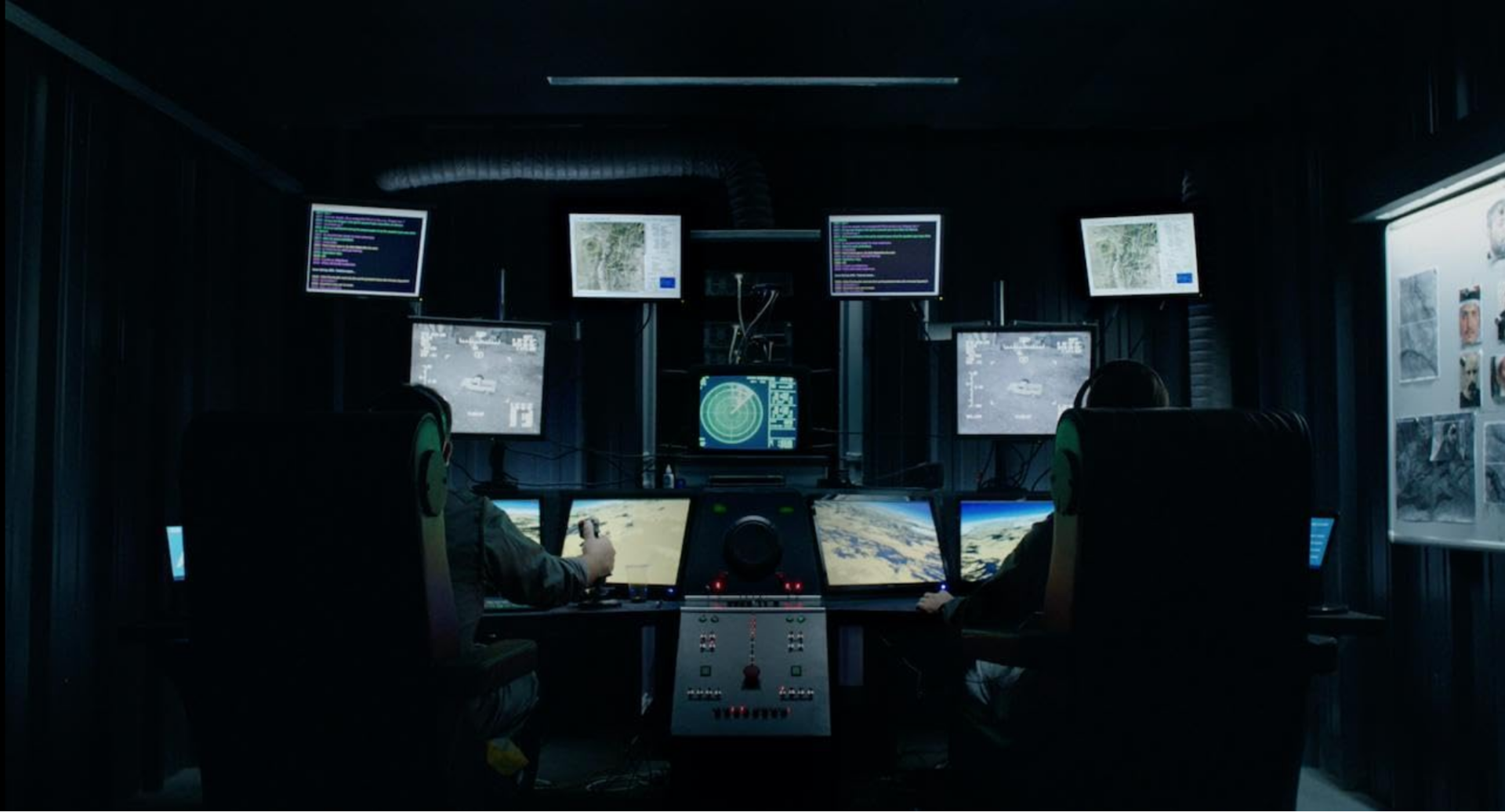 A distance © Battoue